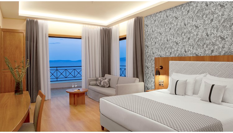 Zeus Essence Ramada Athens  (ex Ramada Athens Attica Riviera), Афины